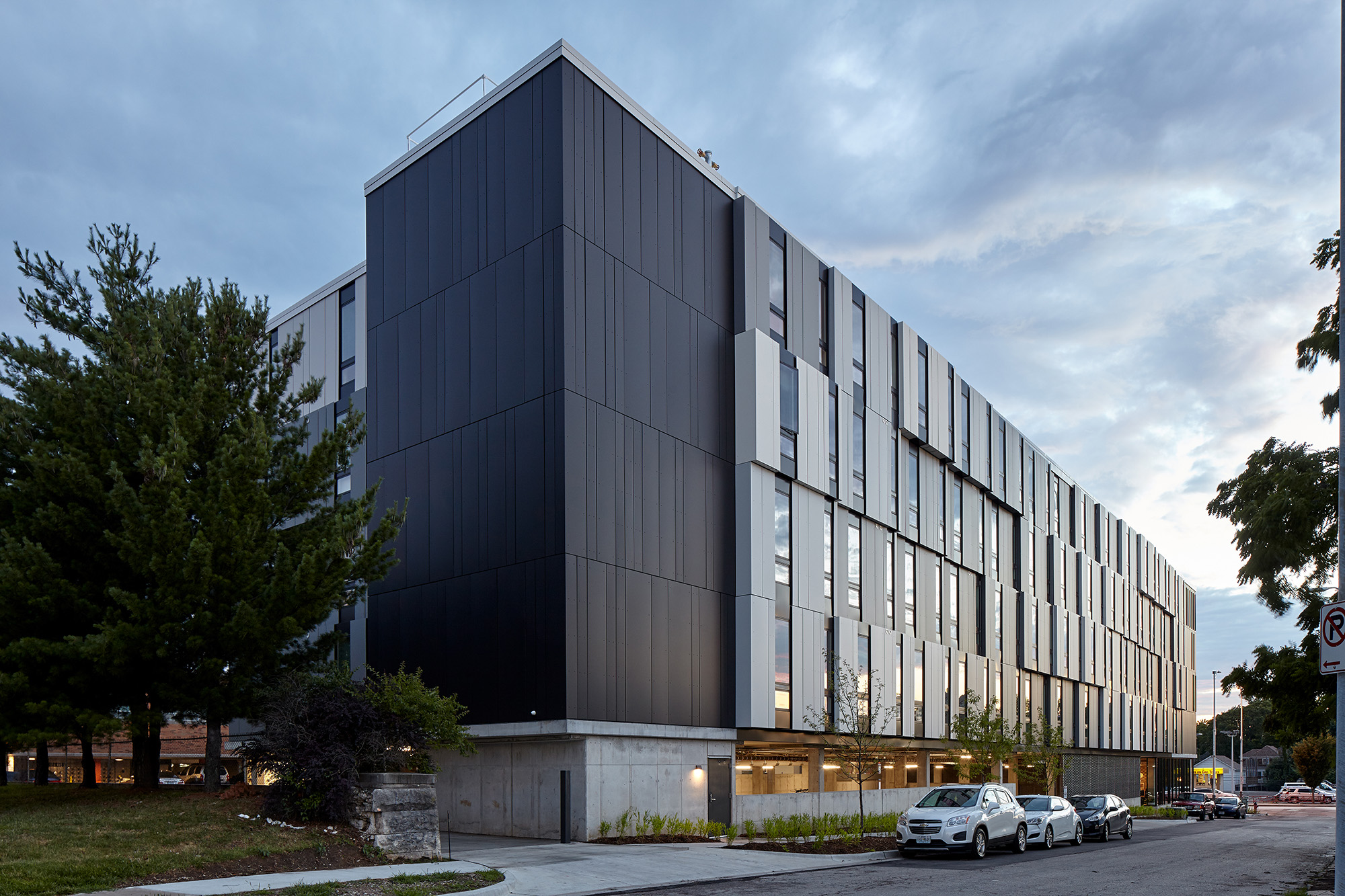 Mike Sinclair Photo of 80-unit modular construction project in Kansas City