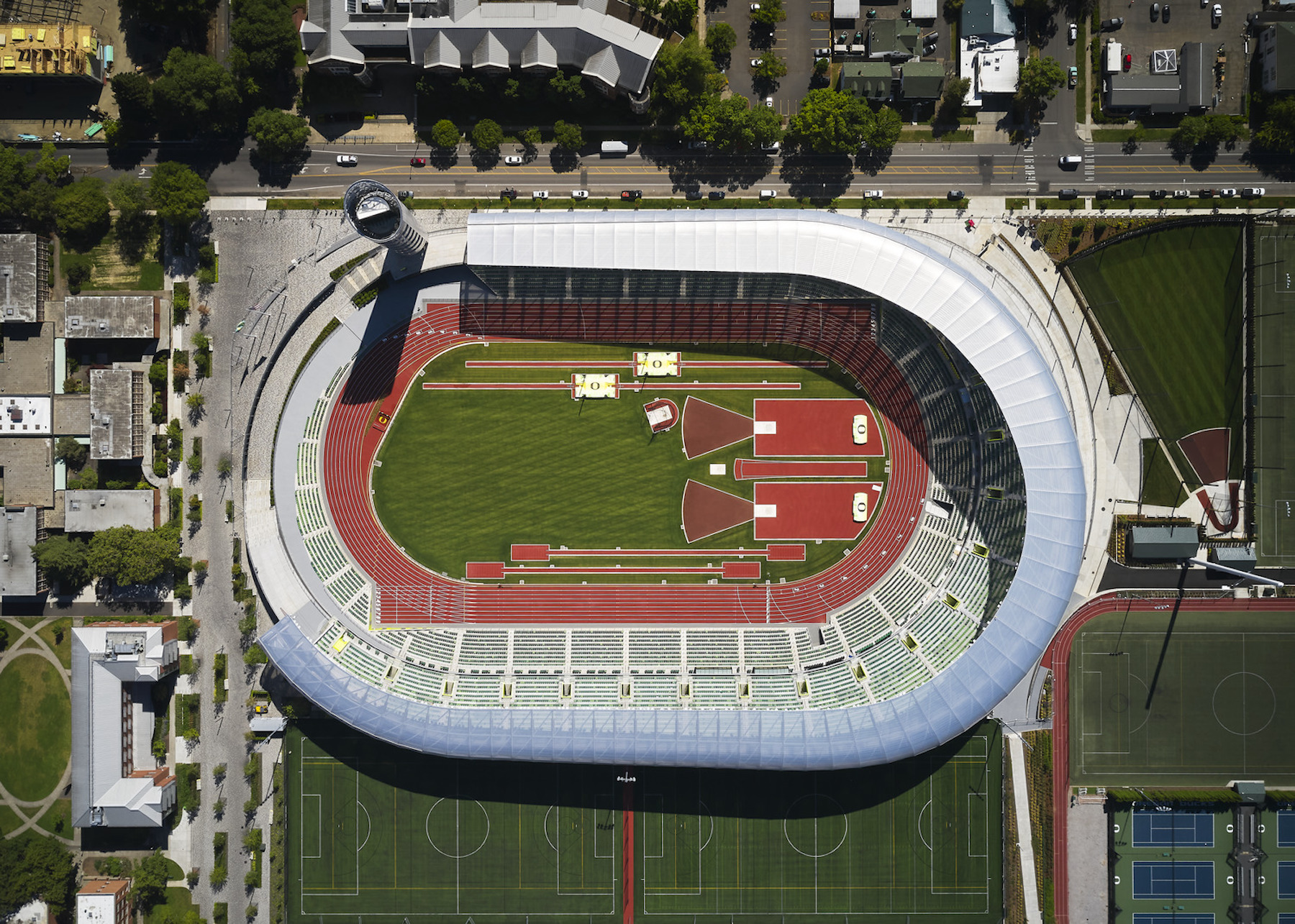 U. of Oregon renovation aims for ‘finest track and field facility in