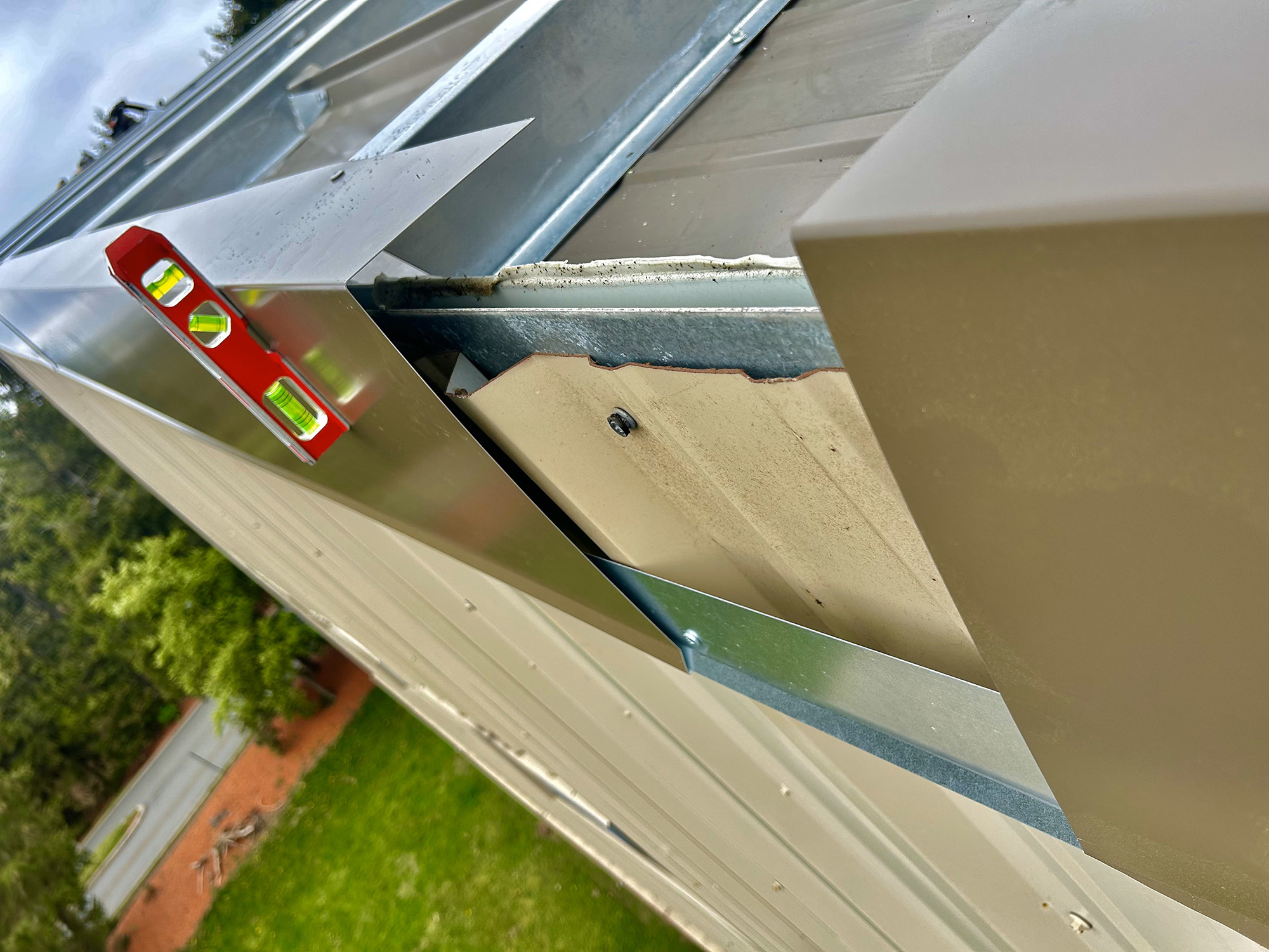 Roof Hugger notched sub-purlins 