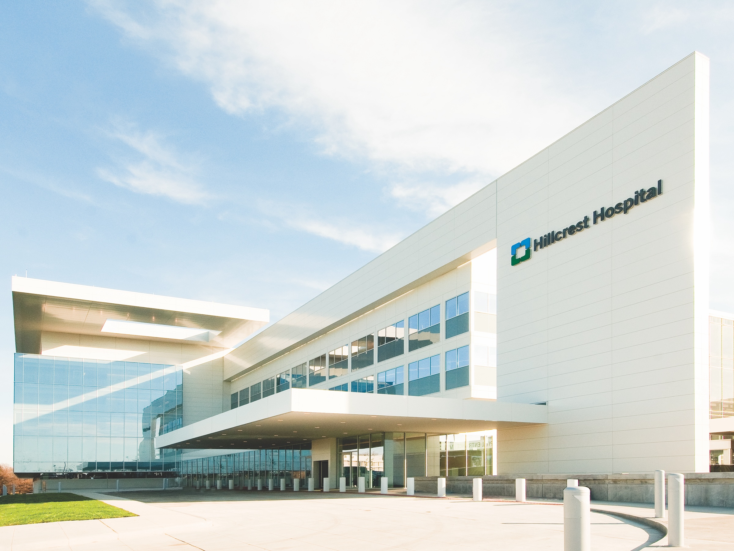 Designed by Perspectus Architects and Buro Happold, the new Cleveland Clinic Hillcrest Cancer Center in Mayfield Heights, Ohio, stands as a comprehensive care facility that also creates a new entrance to the facility. Photo: Neil Lantzy, courtesy Cleveland Clinic